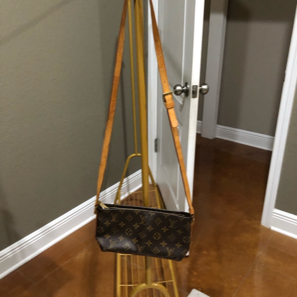 Louis Vuitton Cross Body bag